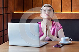 Apologize! Portrait of young girl freelancer with short hair, in pink t-shirt and eyeglasses is sitting in cafe and holding palm