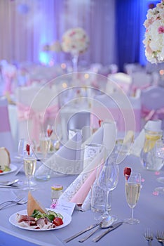 Appetizer a ham and a beautiful table setting at a wedding