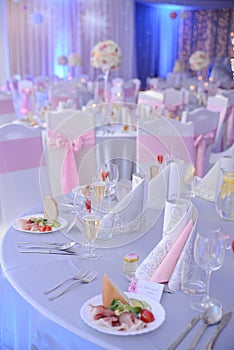 Appetizer a ham and a beautiful table setting at a wedding