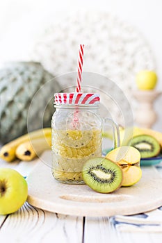 Apple-banana-kiwi smoothie cocktail