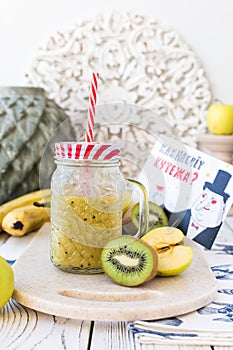 Apple-banana-kiwi smoothie cocktail