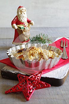 Apple cake with crumbles to christmas