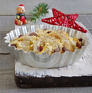 Apple cake with crumbles to christmas