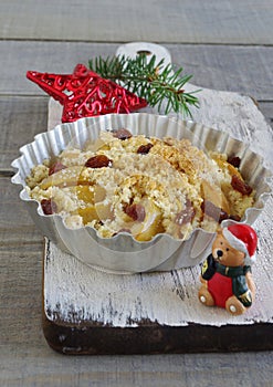 Apple cake with crumbles to christmas