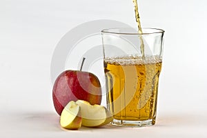 Mela sidro di mele fusione giù bicchiere 
