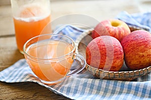 Apple cider vinegar natural remedies and cures for common health condition,  raw and unfiltered organic apple cider vinegar in