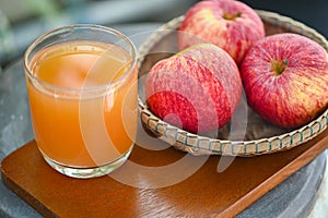 Apple cider vinegar natural remedies and cures for common health condition,  raw and unfiltered organic apple cider vinegar in