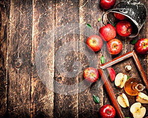 Apple cider vinegar, red apples in the old tray .