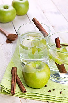 Apple and cinnamon drinks