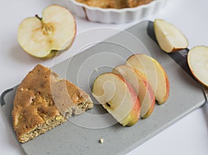 Apple cinnamon tea cake