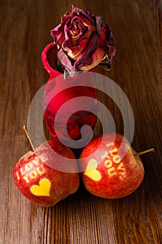 apple i love you with vase and red rose