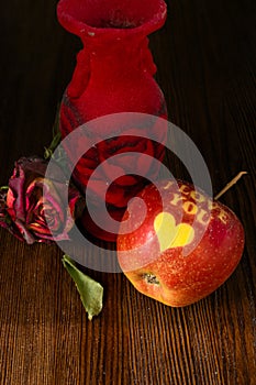 apple i love you with vase and red rose