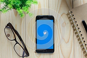 Apple iPhone7 open Twitter application,Twitter is an online social networking and microblogging service