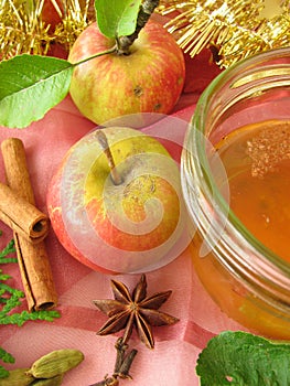 Apple jelly with christmassy spices