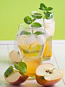 Apple juice with Apple slices