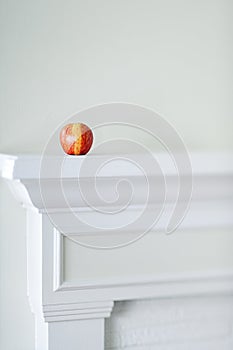 Manzana sobre el esconder 