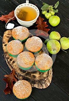 Apple muffins with cinnamon