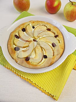 Apple pizza with raisins