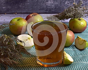 The apples, apple juice, Apple juice promoting rejuvenation.