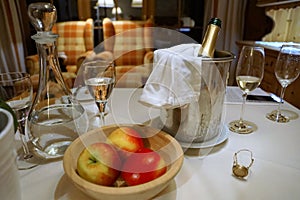 Apples and champagner