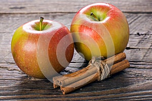 Apples with cinnamon