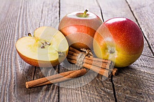 Apples with cinnamon