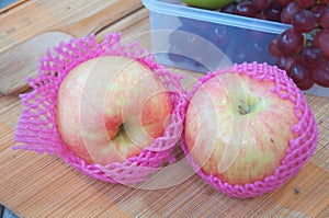 Apples with EPE foam fruit