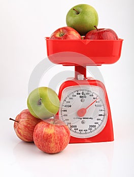 Apples on red weighing scale