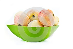 Apples are in a saucer