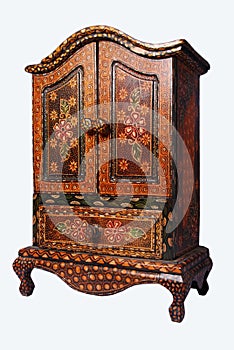 The application of batik to miniature ornate cabinets with wood material.
