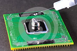 Application of liquid metal to processor to install a cooling system