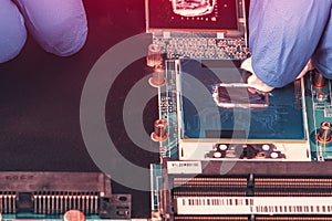 Application of thermal paste on the laptop processor chip for high-quality cooling