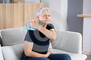 Applying Ice Pack Cold Therapy Gel