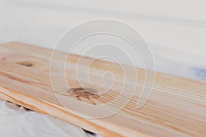 Applying protective varnish on a wooden surface dyi