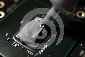 Applying thermal paste to the processor