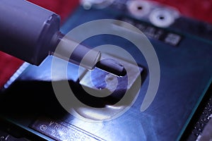 Applying thermal paste to the processor