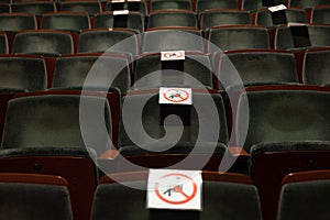 Approved seats in the theatre: Corona approved seats