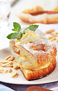 Apricot cake with pudding cream