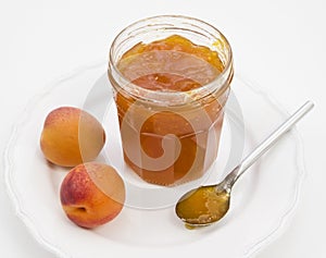 Apricot conserve with fresh fruit