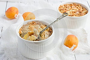 Apricot crumbl with fried almond flakes