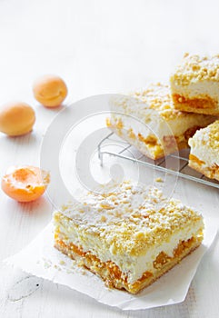 Apricot and curd cheese grated cake