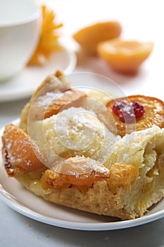 Apricot pie