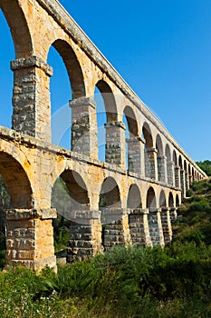 Aqueduct de les Ferreres (Pont del Diable) in summer