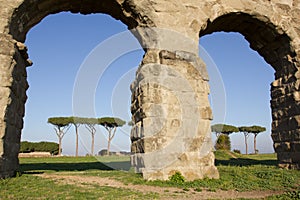 Aqueduct in the Parco degli Acquedotti (Rome).