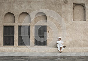 Arab man in traditional clothing in old Dubai