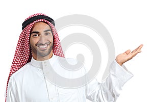 Arab saudi promoter man presenting a blank product photo