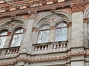 Round-arch style twin windows