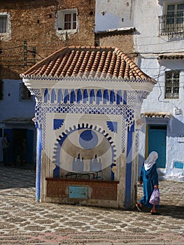 Arab woman in traditional dress photo