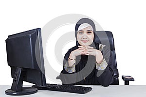 Arabian businesswoman imagines something on studio