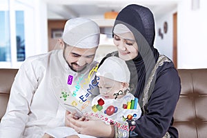 Arabian parents give education on smartphone